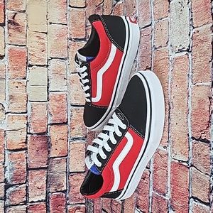 VANS CLASSIC LOWTOP SHOES,  WOMANS SIZE 7 EUC RED, BLACK & WHITE